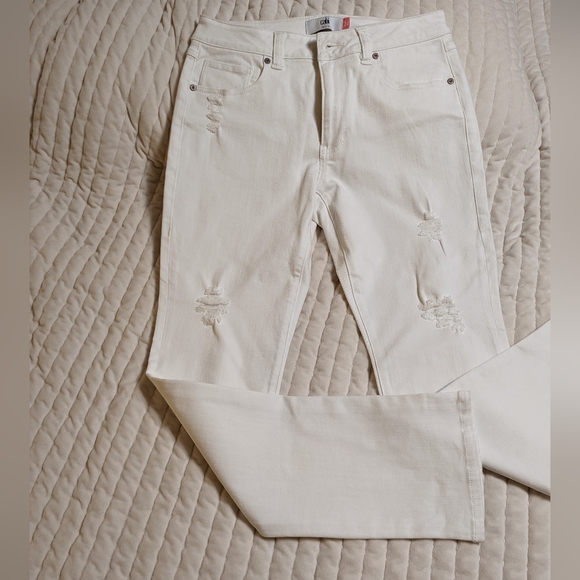 Cabi Size 6 High Slim White jeans distressed ripped look new without tags - Picture 13 of 13